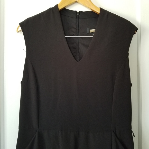 Alexia Admor Black Fitted V-neck Dress - Picture 3 of 12